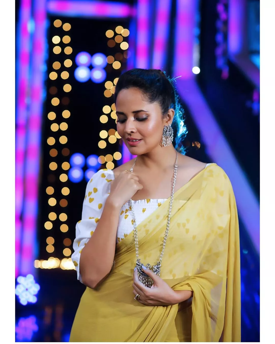 anasuya bharadwaj new look in saree