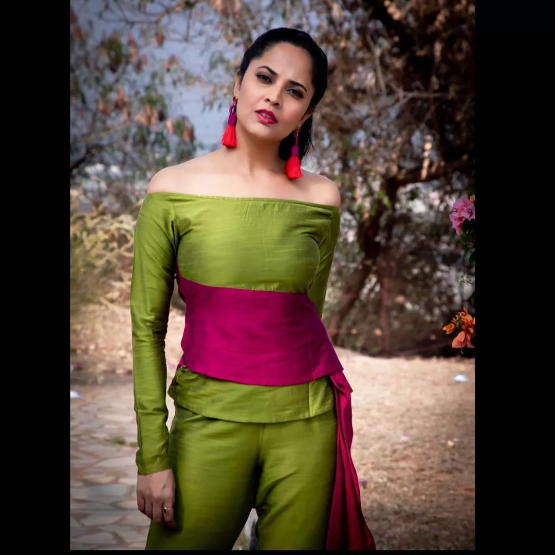 anasuya bharadwaj new look in saree