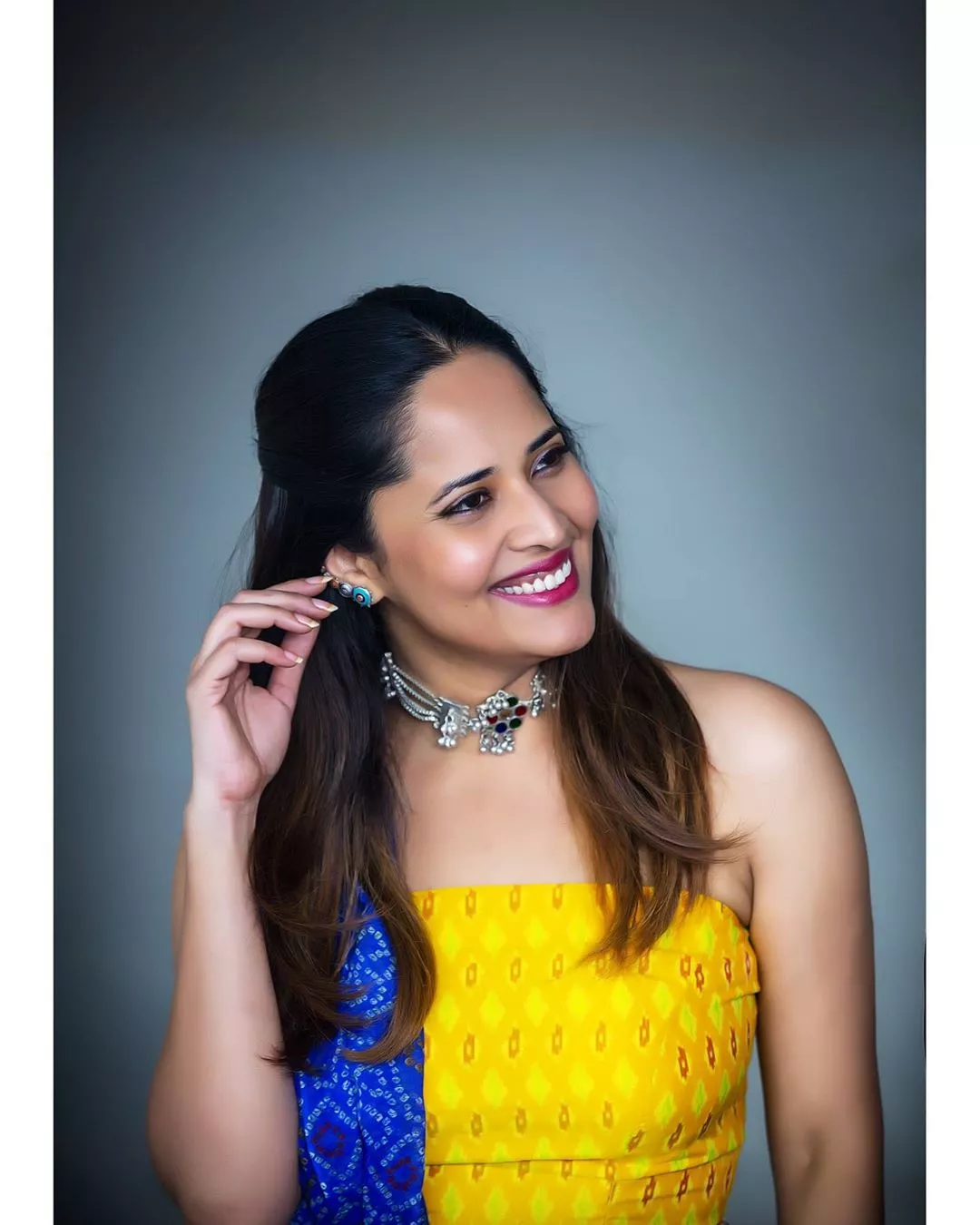 anasuya bharadwaj new look in fashion dresses