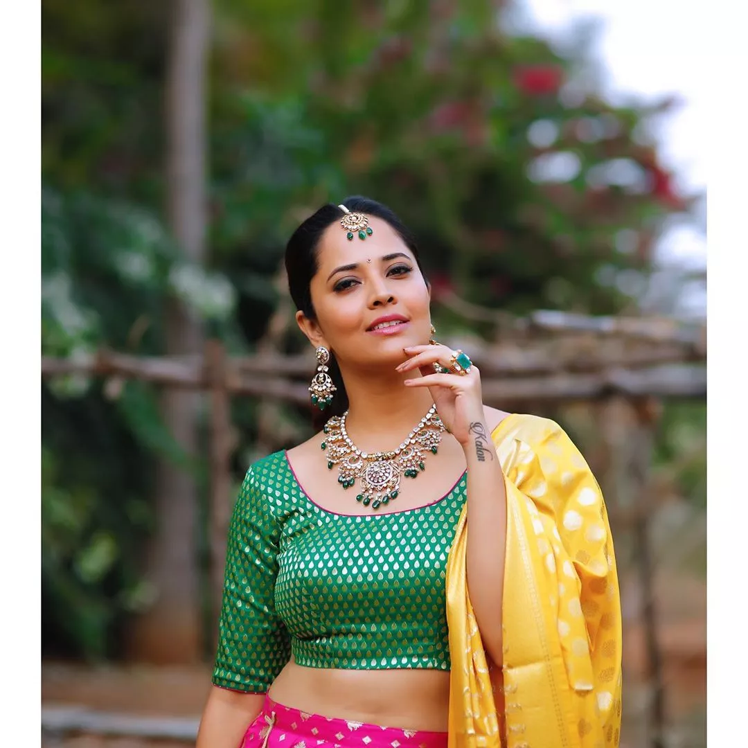 anasuya bharadwaj new look in fashion dresses