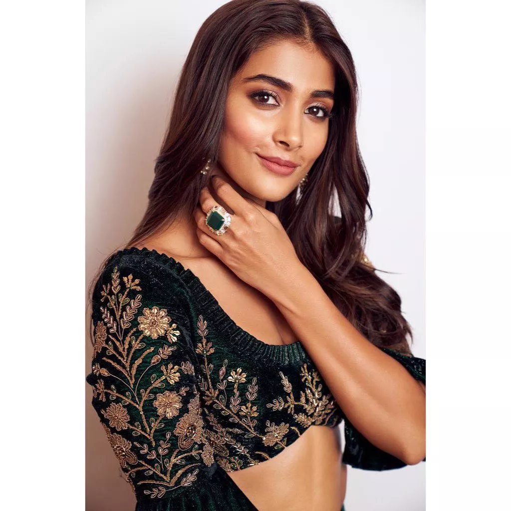 pooja hegde latest look photos