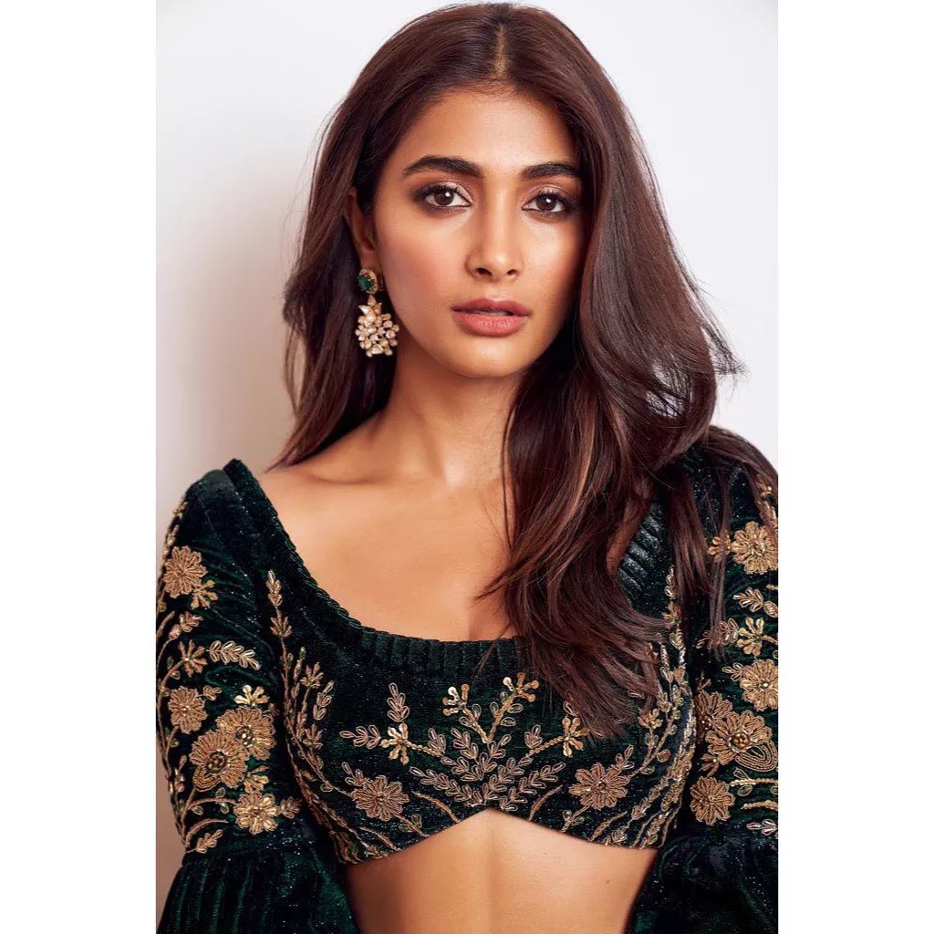 pooja hegde latest look photos