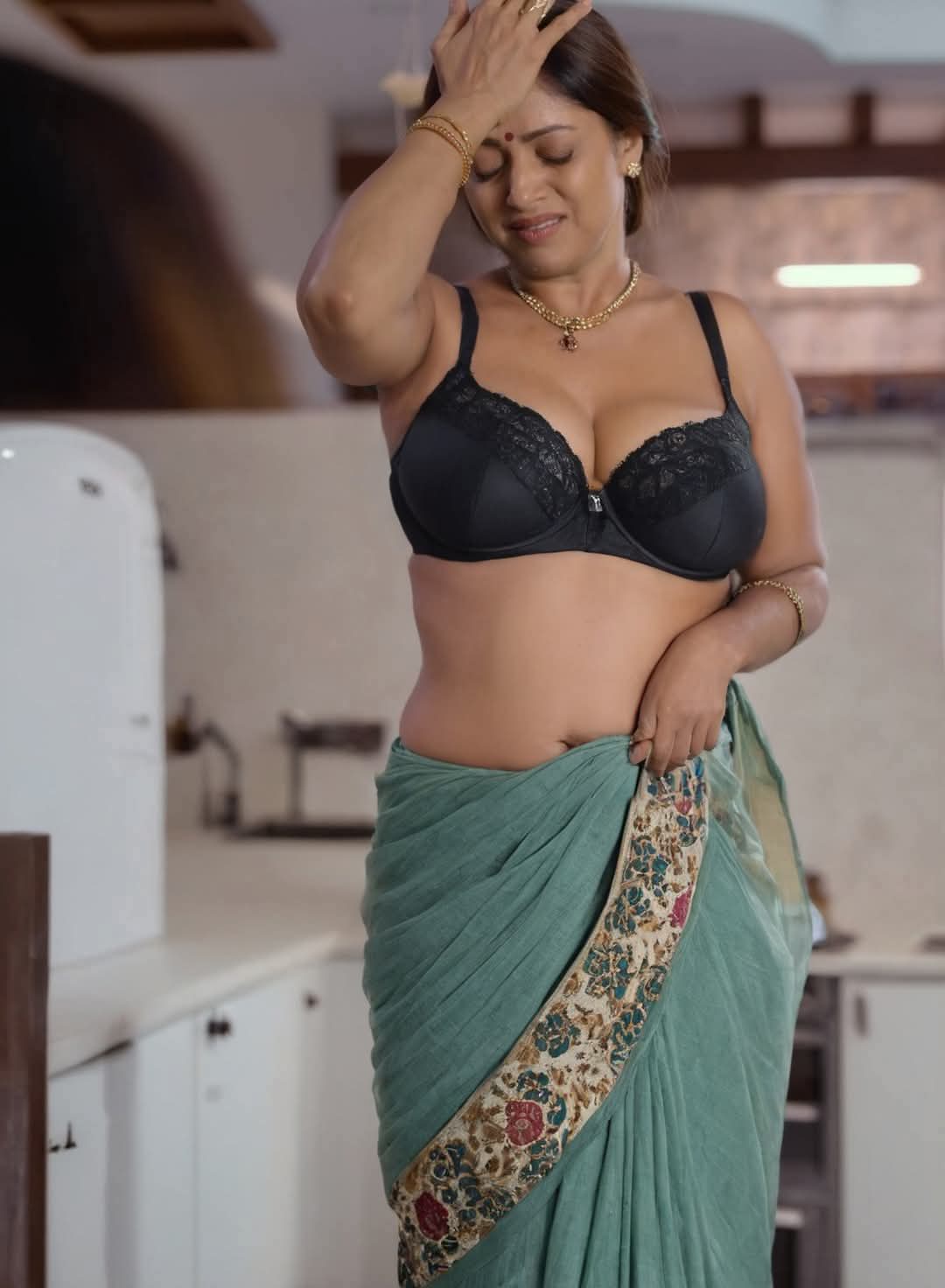 Indian Aunty Hot HD Sexy Saree Blouse Bikini Girls Models Pics Facebook Insta Threads Hot Models Gallery