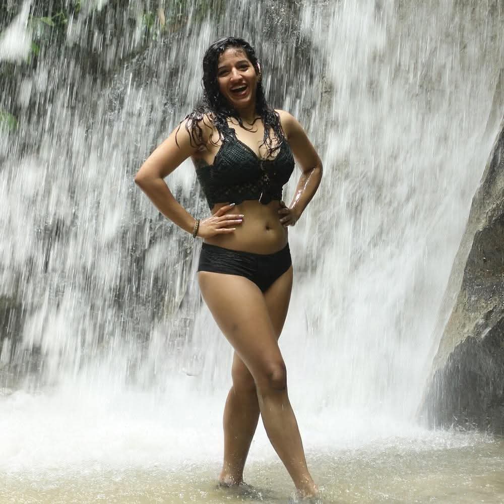 Indian Aunty Hot HD Sexy Saree Blouse Bikini Girls Models Pics Facebook Insta Threads Hot Models Gallery