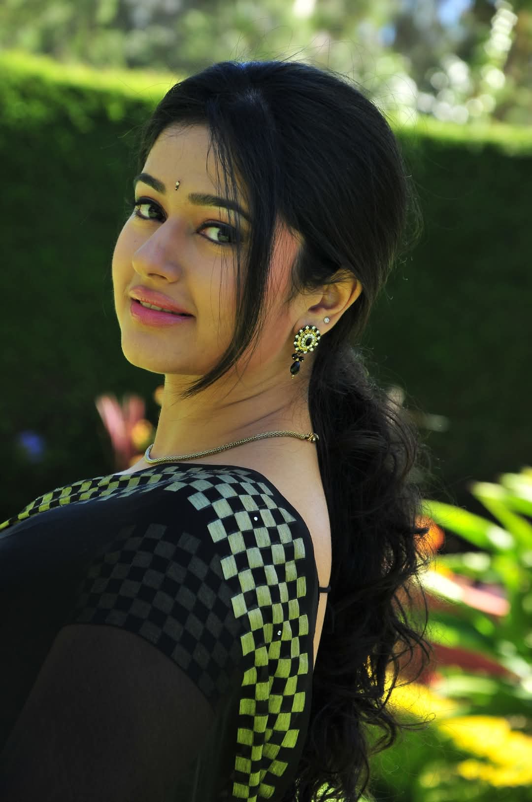 Poonam Bajwa Actress Hot HD Photos Pics Gallery Telugu Mallu Tollywood Bollywood South Actress