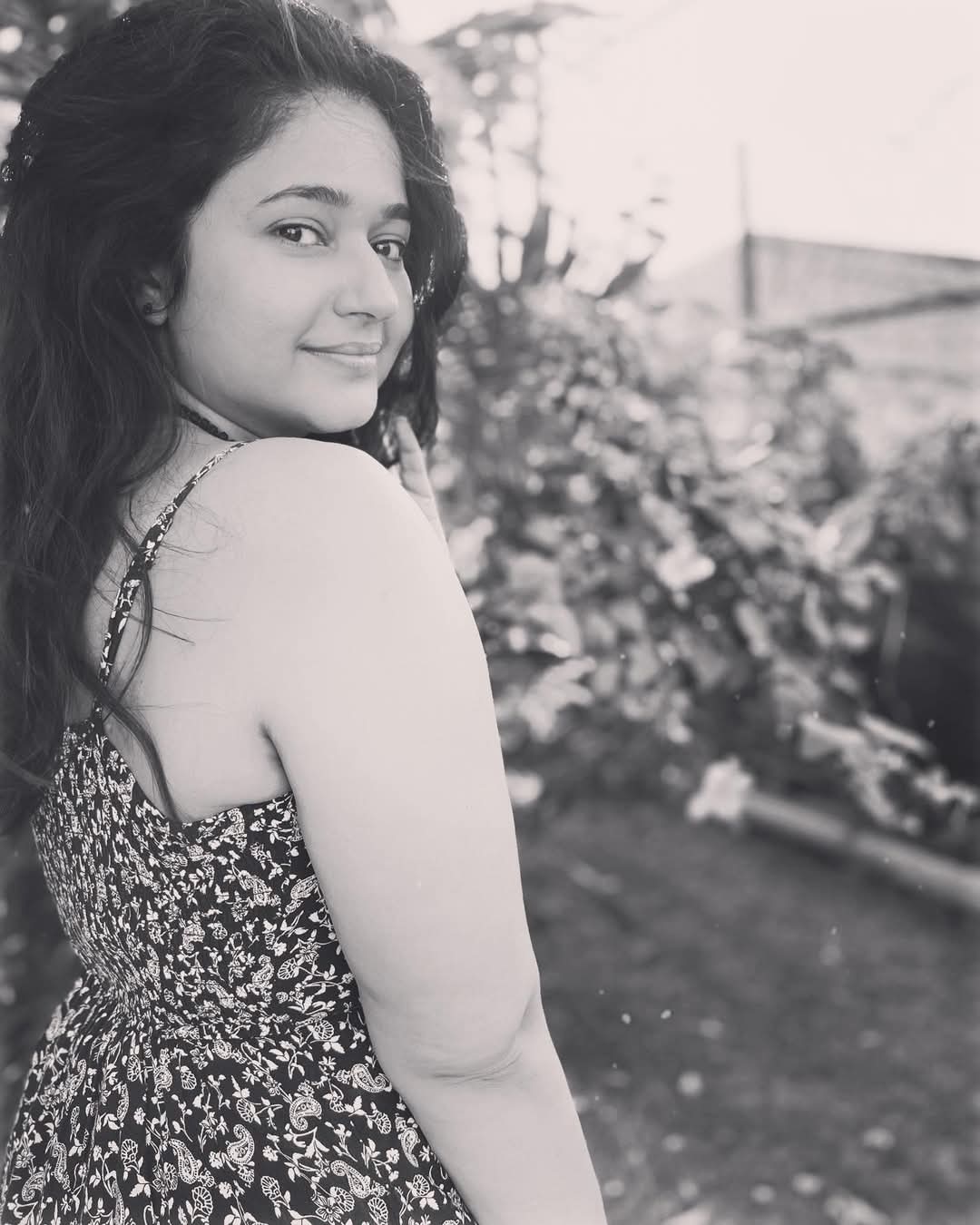 Poonam Bajwa Actress Hot HD Photos Pics Gallery Telugu Mallu Tollywood Bollywood South Actress