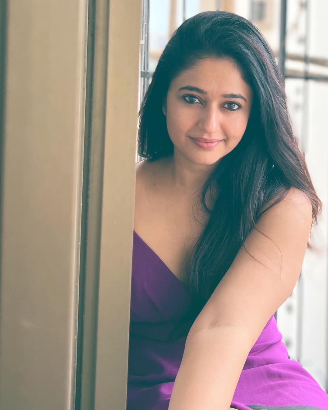 Poonam Bajwa Actress Hot HD Photos Pics Gallery Telugu Mallu Tollywood Bollywood South Actress