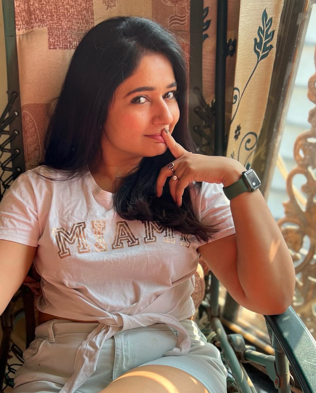 Poonam Bajwa Actress Hot HD Photos Pics Gallery Telugu Mallu Tollywood Bollywood South Actress