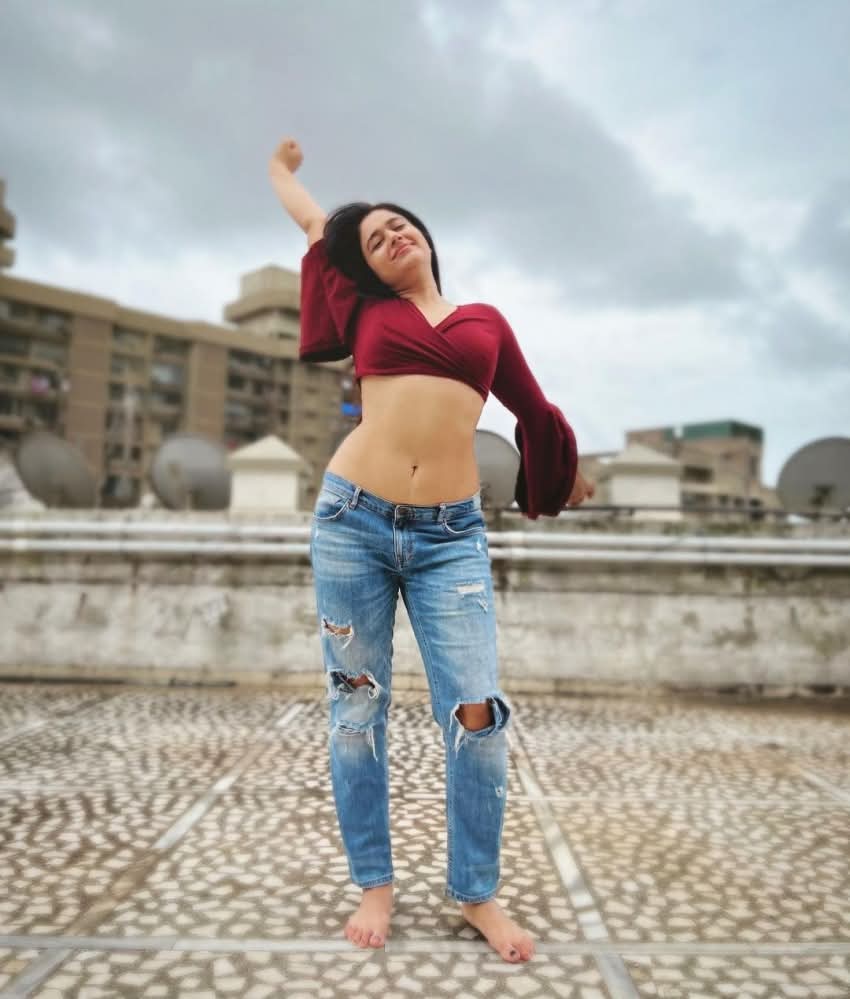 Poonam Bajwa Actress Hot HD Photos Pics Gallery Telugu Mallu Tollywood Bollywood South Actress