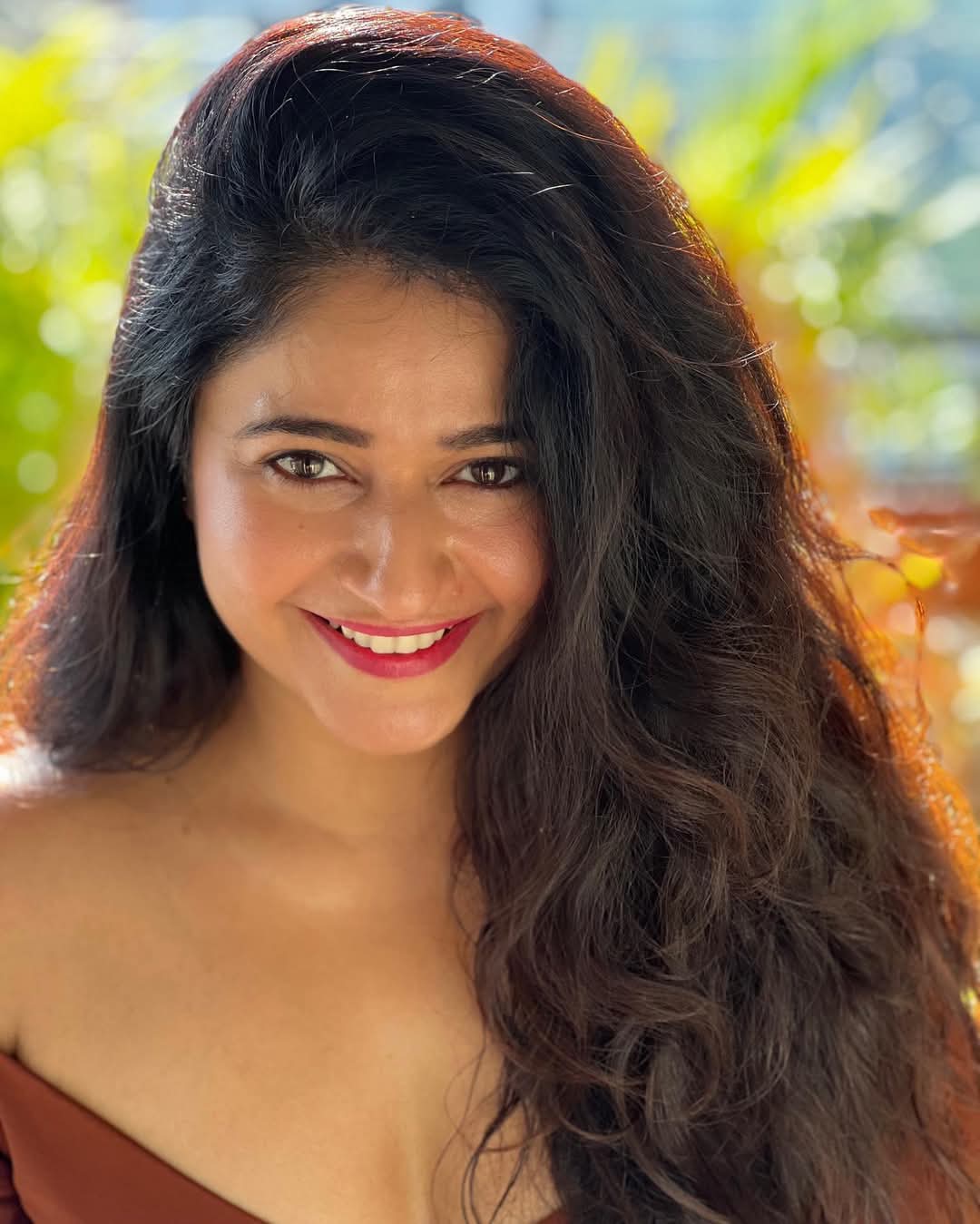 Poonam Bajwa Actress Hot HD Photos Pics Gallery Telugu Mallu Tollywood Bollywood South Actress