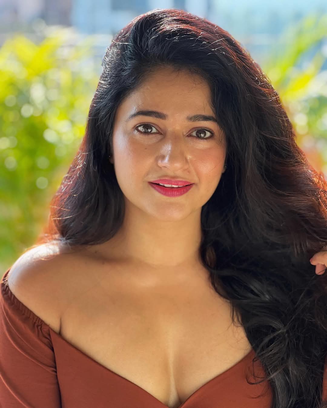 Poonam Bajwa Actress Hot HD Photos Pics Gallery Telugu Mallu Tollywood Bollywood South Actress