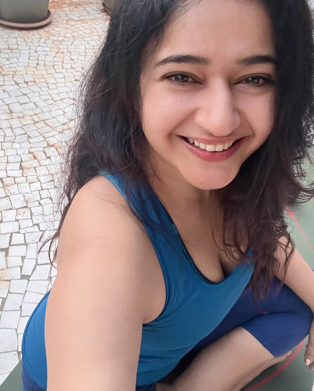 Poonam Bajwa Actress Hot HD Photos Pics Gallery Telugu Mallu Tollywood Bollywood South Actress