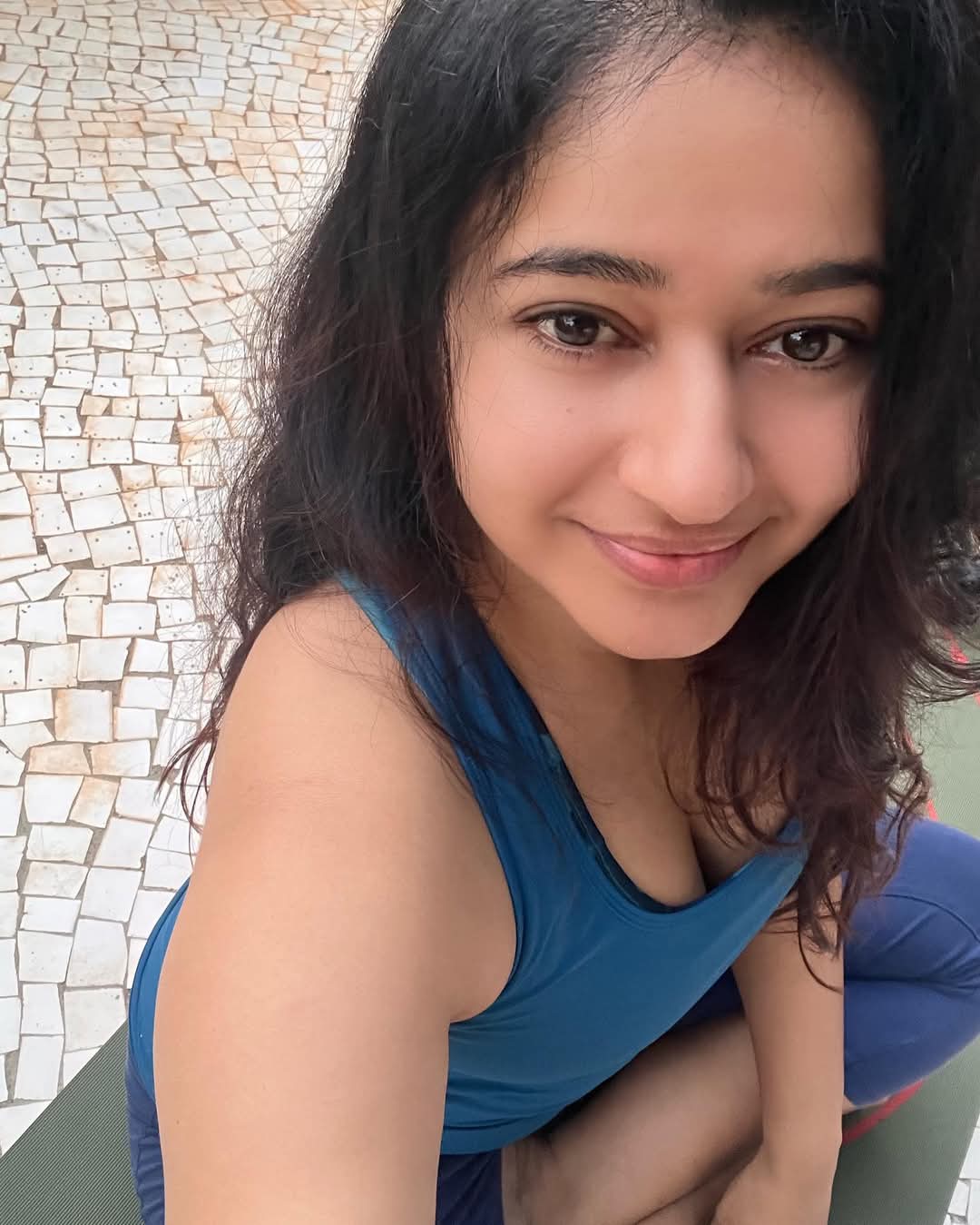 Poonam Bajwa Actress Hot HD Photos Pics Gallery Telugu Mallu Tollywood Bollywood South Actress