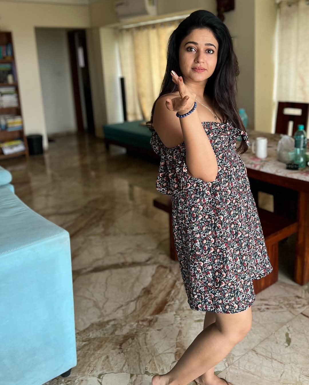 Poonam Bajwa Actress Hot HD Photos Pics Gallery Telugu Mallu Tollywood Bollywood South Actress