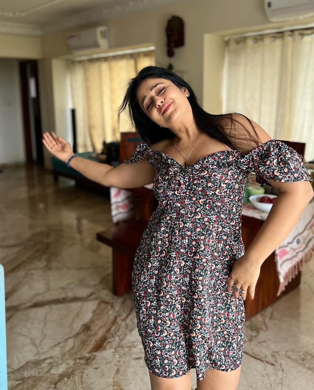 Poonam Bajwa Actress Hot HD Photos Pics Gallery Telugu Mallu Tollywood Bollywood South Actress
