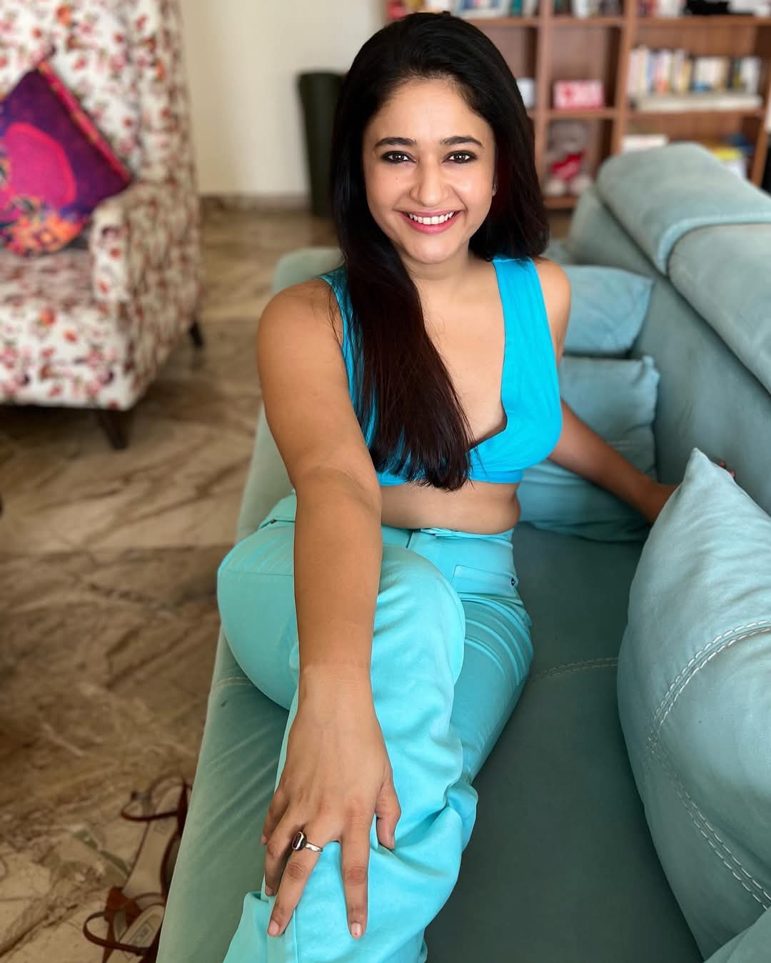 Poonam Bajwa Actress Hot HD Photos Pics Gallery Telugu Mallu Tollywood Bollywood South Actress