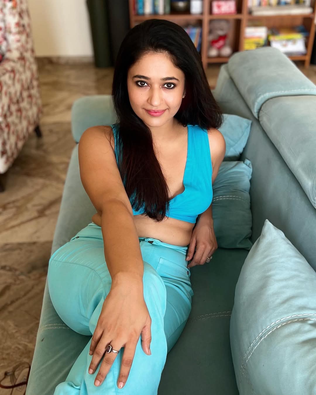 Poonam Bajwa Actress Hot HD Photos Pics Gallery Telugu Mallu Tollywood Bollywood South Actress