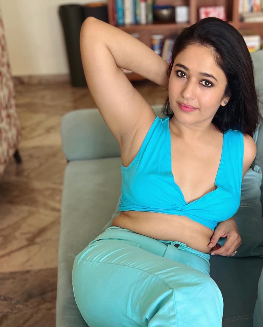 Poonam Bajwa Actress Hot HD Photos Pics Gallery Telugu Mallu Tollywood Bollywood South Actress
