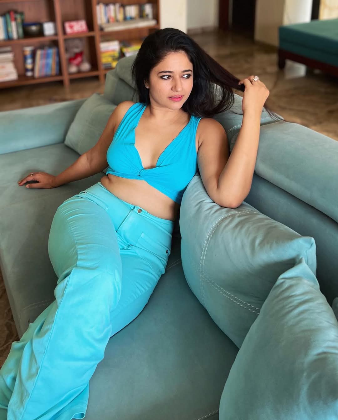 Poonam Bajwa Actress Hot HD Photos Pics Gallery Telugu Mallu Tollywood Bollywood South Actress