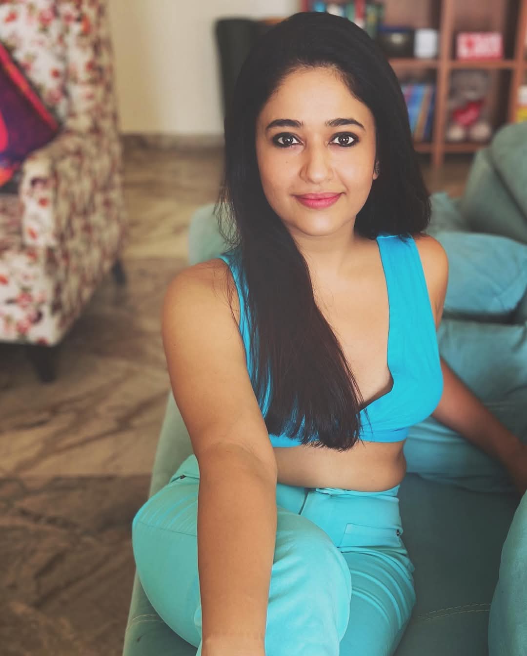 Poonam Bajwa Actress Hot HD Photos Pics Gallery Telugu Mallu Tollywood Bollywood South Actress