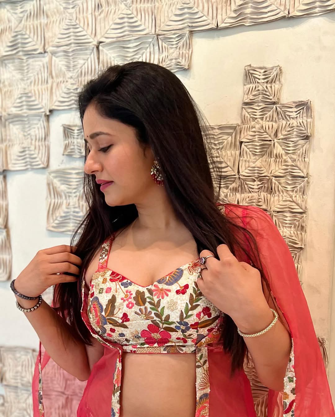 Poonam Bajwa Actress Hot HD Photos Pics Gallery Telugu Mallu Tollywood Bollywood South Actress