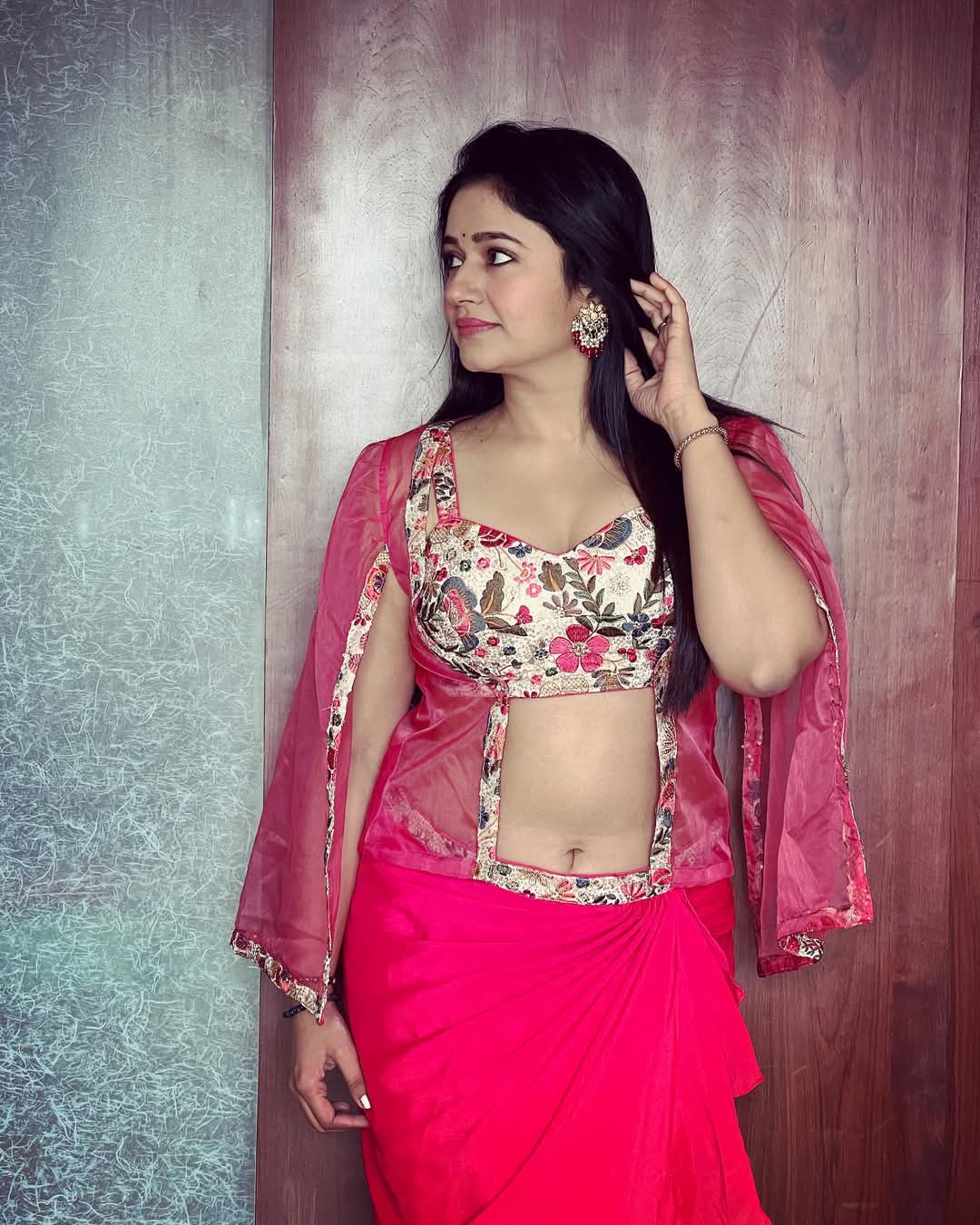 Poonam Bajwa Actress Hot HD Photos Pics Gallery Telugu Mallu Tollywood Bollywood South Actress