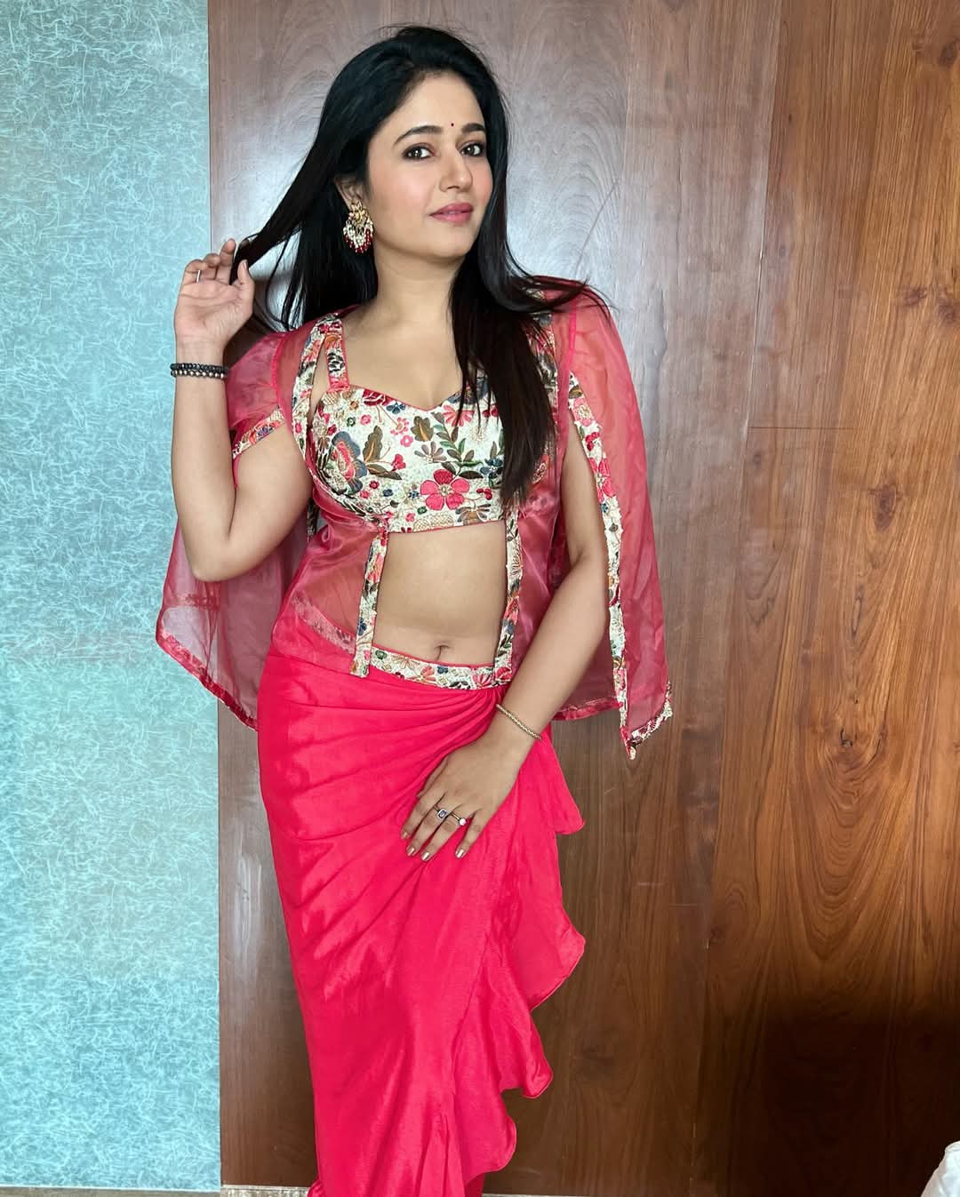 Poonam Bajwa Actress Hot HD Photos Pics Gallery Telugu Mallu Tollywood Bollywood South Actress