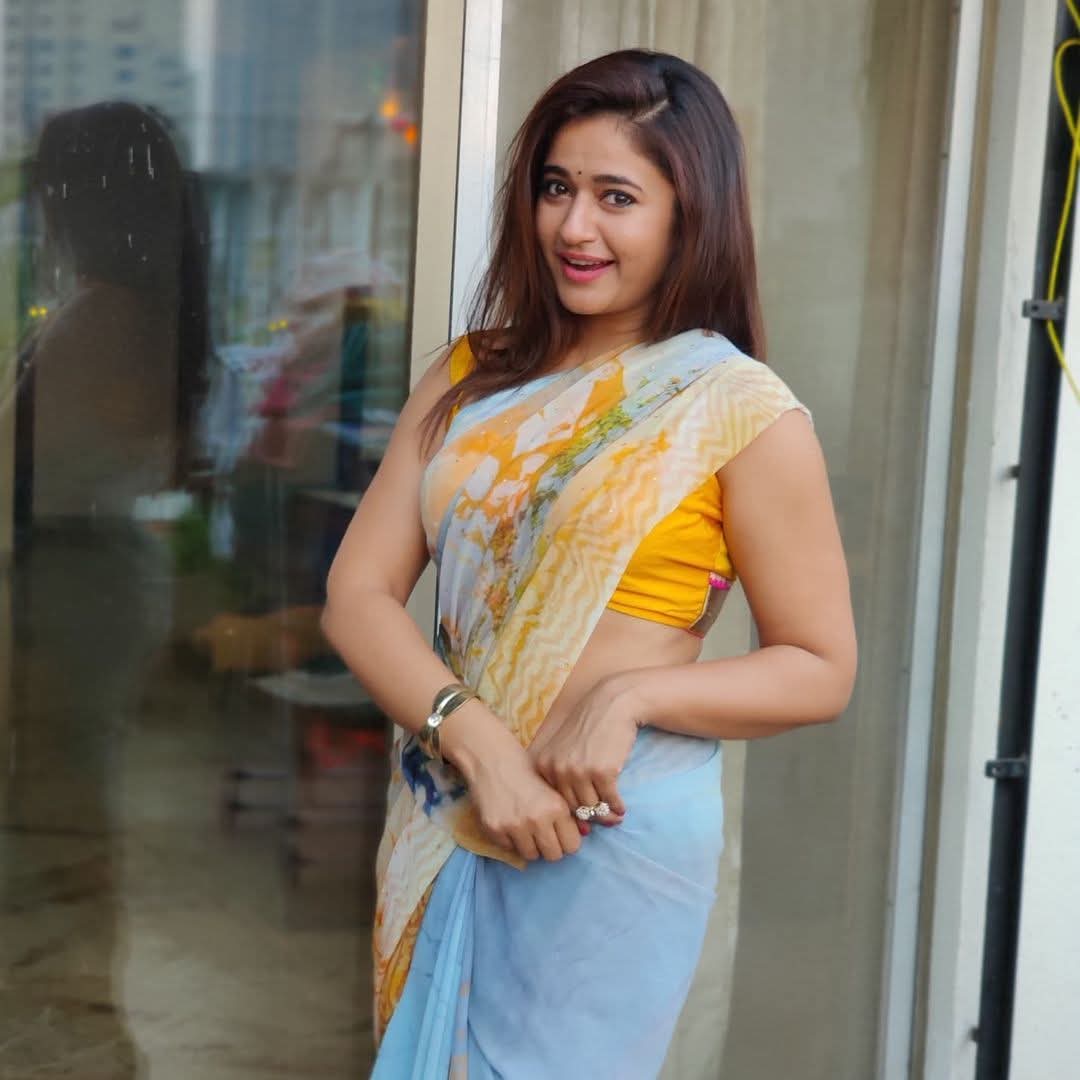 Poonam Bajwa Actress Hot HD Photos Pics Gallery Telugu Mallu Tollywood Bollywood South Actress