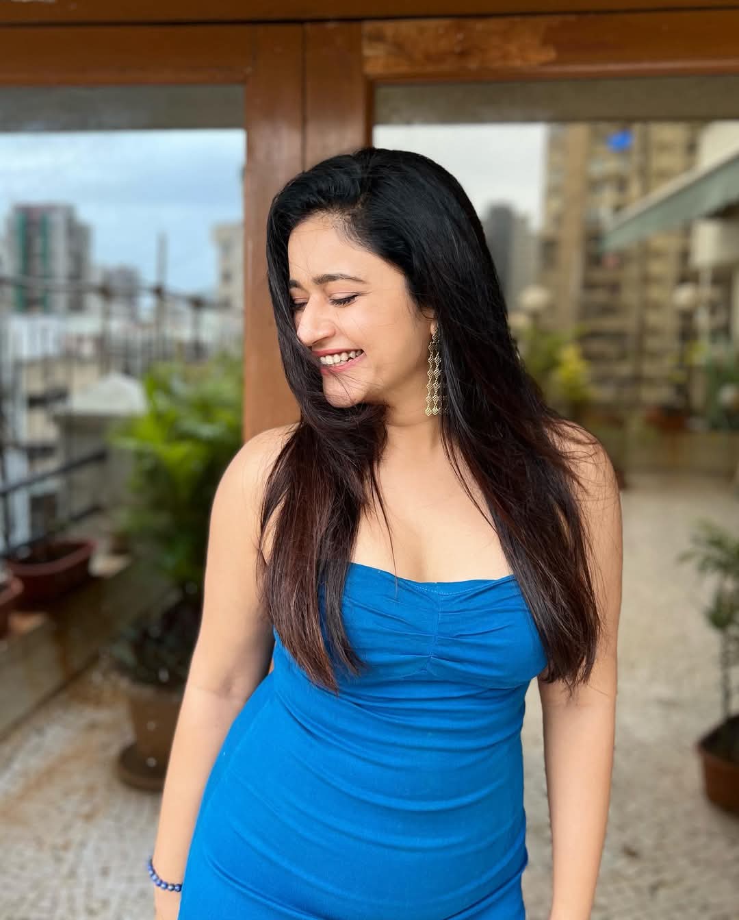 Poonam Bajwa Actress Hot HD Photos Pics Gallery Telugu Mallu Tollywood Bollywood South Actress