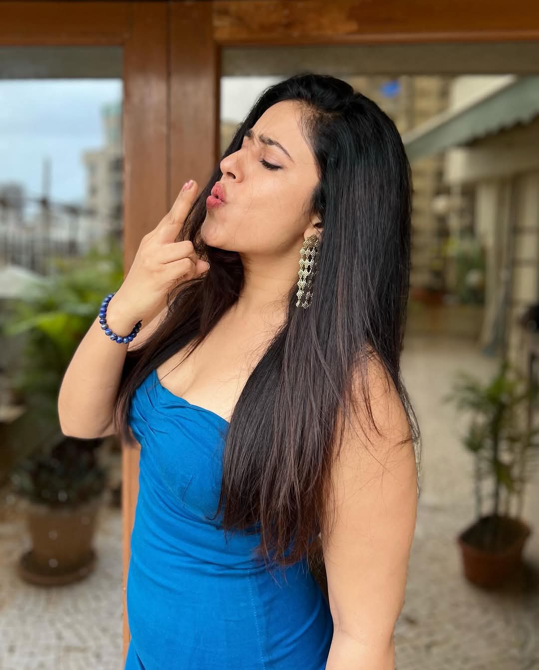 Poonam Bajwa Actress Hot HD Photos Pics Gallery Telugu Mallu Tollywood Bollywood South Actress