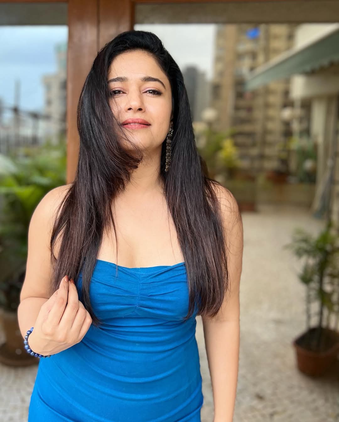 Poonam Bajwa Actress Hot HD Photos Pics Gallery Telugu Mallu Tollywood Bollywood South Actress