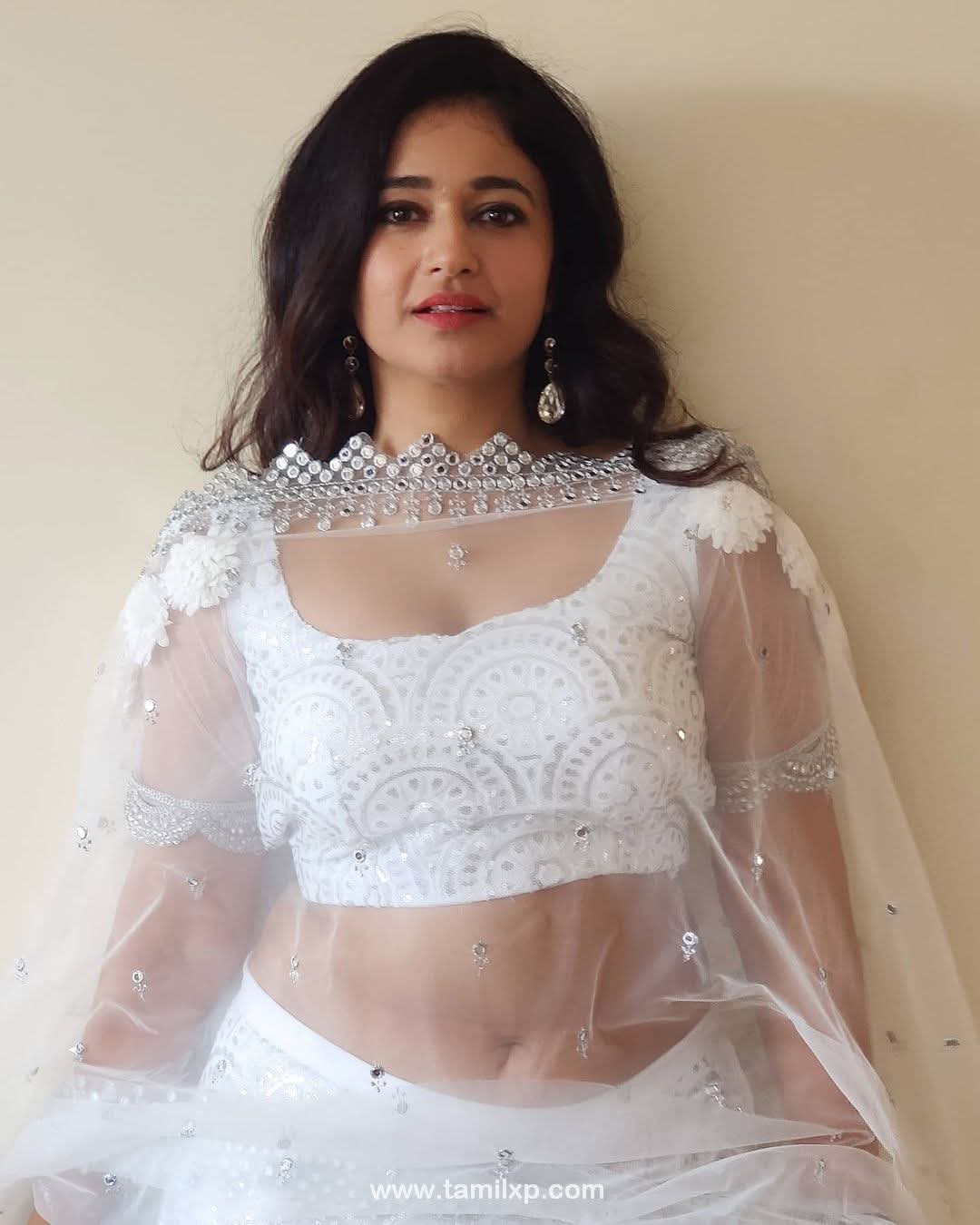Poonam Bajwa Actress Hot HD Photos Pics Gallery Telugu Mallu Tollywood Bollywood South Actress