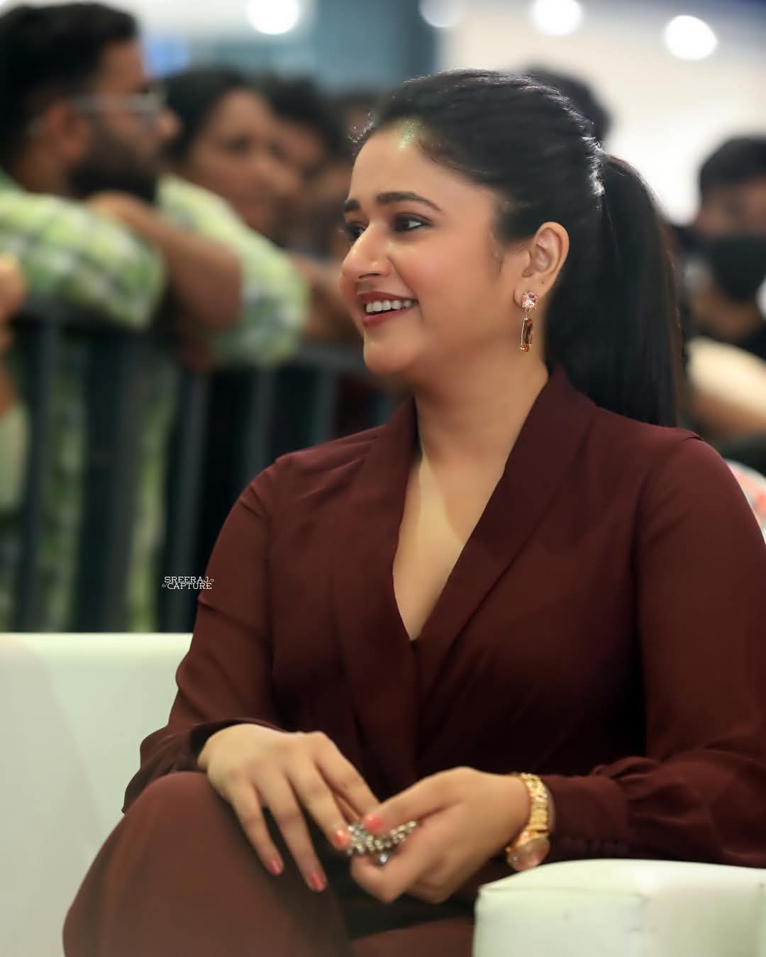 Poonam Bajwa Actress Hot HD Photos Pics Gallery Telugu Mallu Tollywood Bollywood South Actress