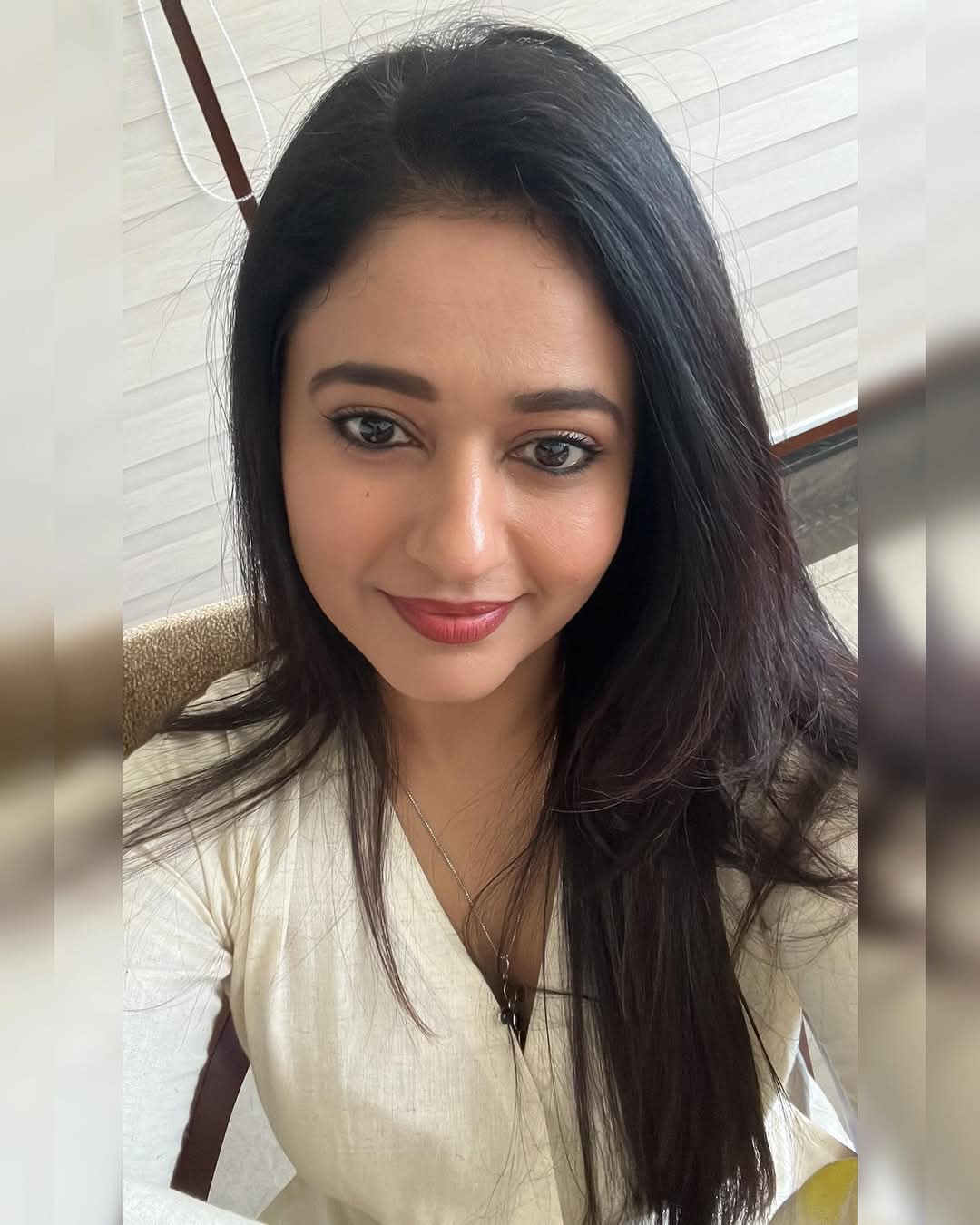 Poonam Bajwa Actress Hot HD Photos Pics Gallery Telugu Mallu Tollywood Bollywood South Actress