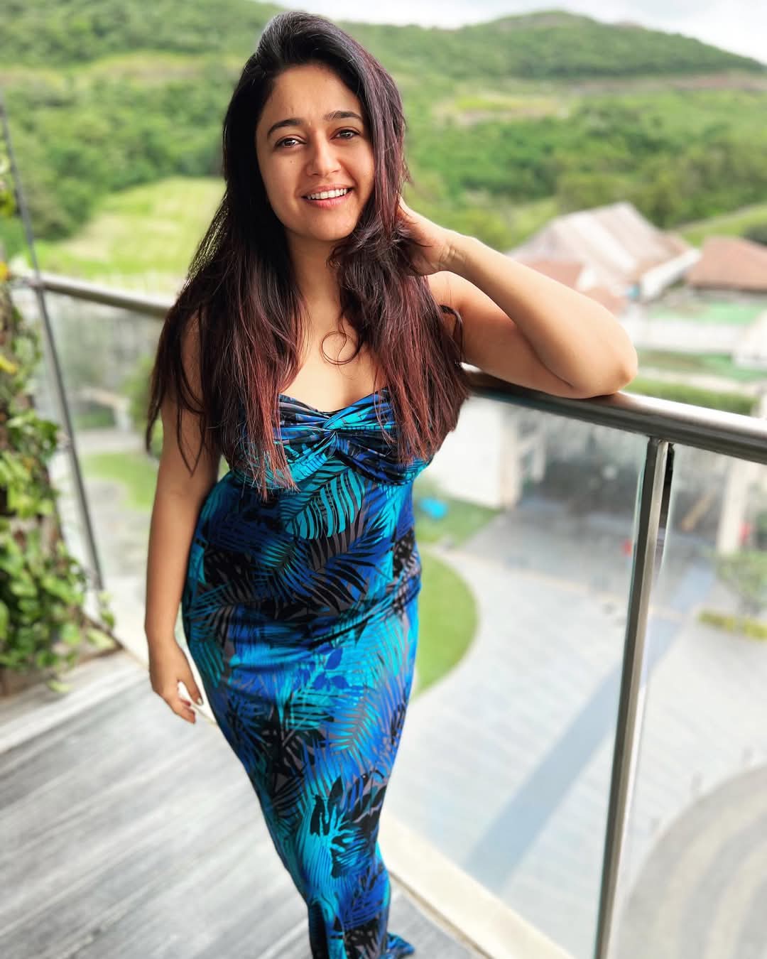 Poonam Bajwa Actress Hot HD Photos Pics Gallery Telugu Mallu Tollywood Bollywood South Actress