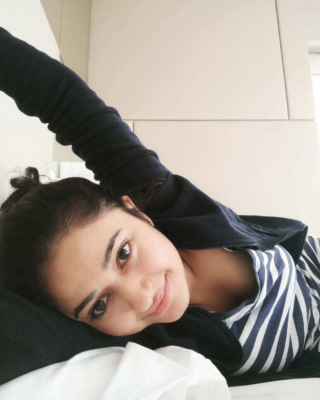 Poonam Bajwa Actress Hot HD Photos Pics Gallery Telugu Mallu Tollywood Bollywood South Actress