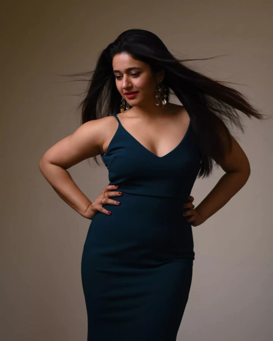 Poonam Bajwa Actress Hot HD Photos Pics Gallery Telugu Mallu Tollywood Bollywood South Actress