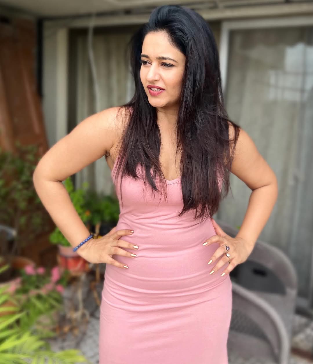 Poonam Bajwa Actress Hot HD Photos Pics Gallery Telugu Mallu Tollywood Bollywood South Actress