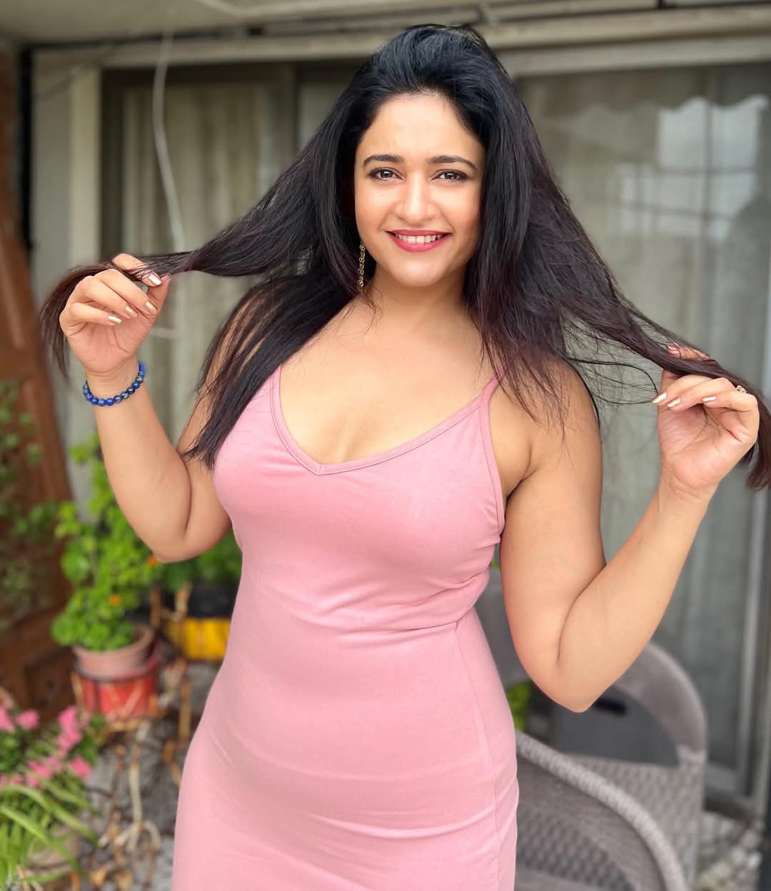 Poonam Bajwa Actress Hot HD Photos Pics Gallery Telugu Mallu Tollywood Bollywood South Actress