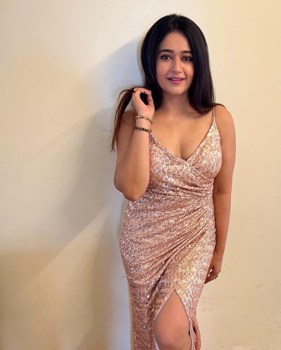 Poonam Bajwa Actress Hot HD Photos Pics Gallery Telugu Mallu Tollywood Bollywood South Actress