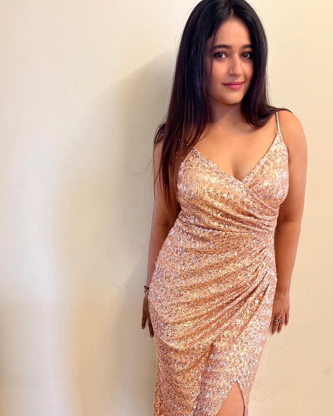 Poonam Bajwa Actress Hot HD Photos Pics Gallery Telugu Mallu Tollywood Bollywood South Actress