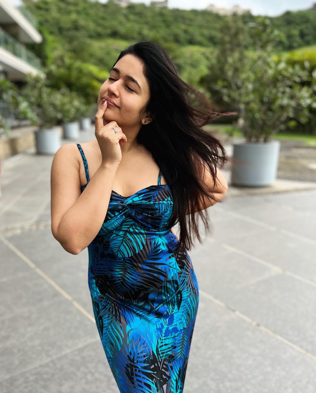 Poonam Bajwa Actress Hot HD Photos Pics Gallery Telugu Mallu Tollywood Bollywood South Actress