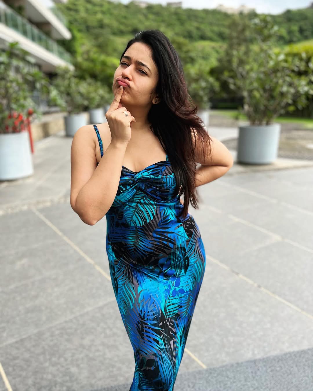 Poonam Bajwa Actress Hot HD Photos Pics Gallery Telugu Mallu Tollywood Bollywood South Actress