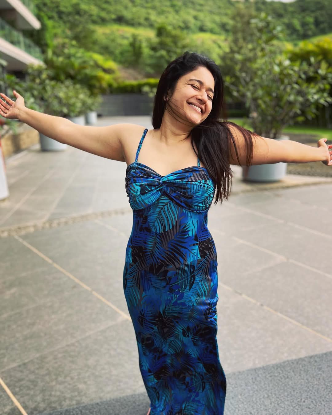 Poonam Bajwa Actress Hot HD Photos Pics Gallery Telugu Mallu Tollywood Bollywood South Actress