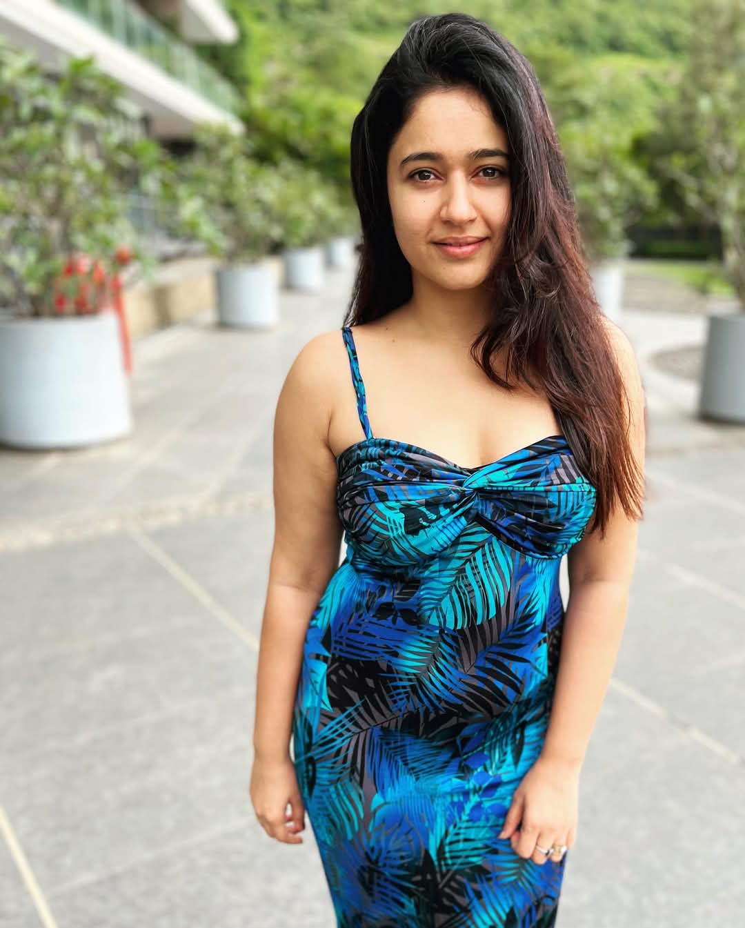 Poonam Bajwa Actress Hot HD Photos Pics Gallery Telugu Mallu Tollywood Bollywood South Actress