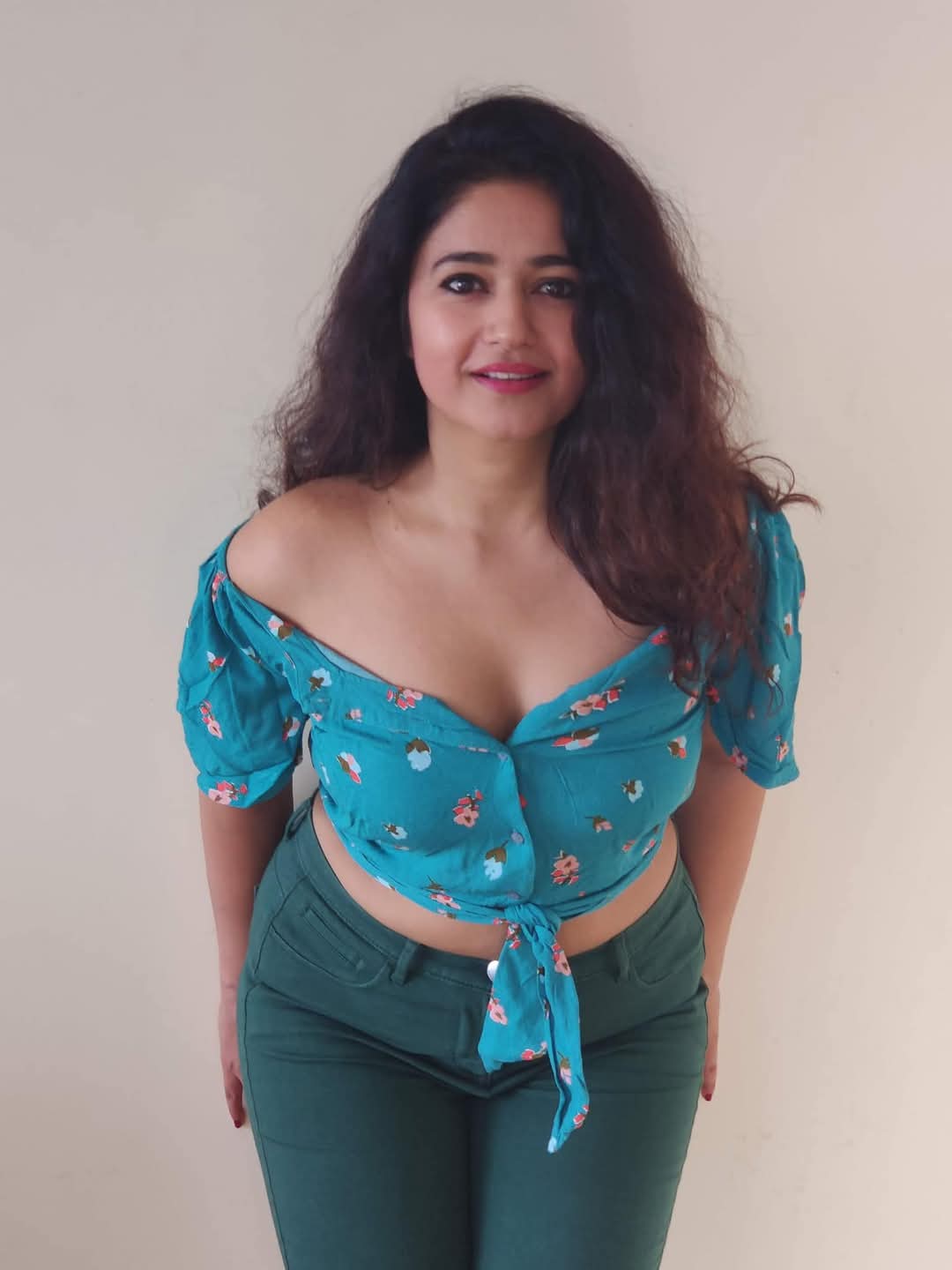 Poonam Bajwa Actress Hot HD Photos Pics Gallery Telugu Mallu Tollywood Bollywood South Actress