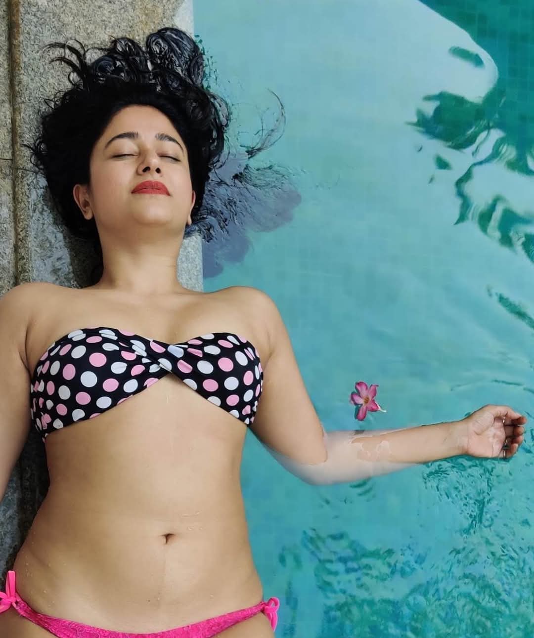 Poonam Bajwa Actress Hot HD Photos Pics Gallery Telugu Mallu Tollywood Bollywood South Actress