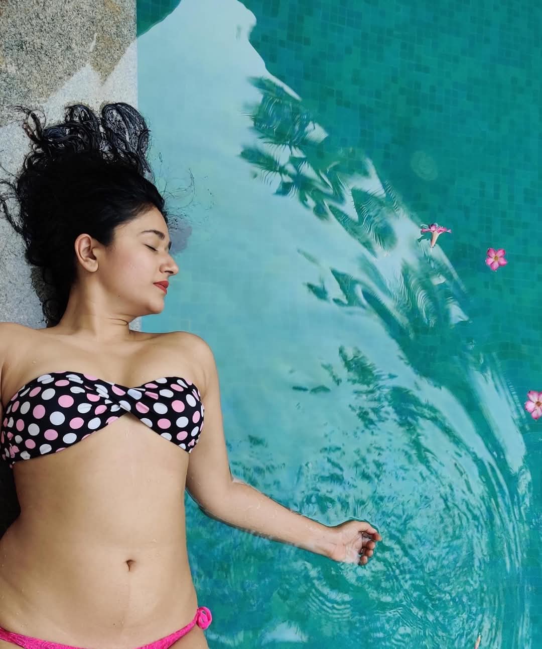 Poonam Bajwa Actress Hot HD Photos Pics Gallery Telugu Mallu Tollywood Bollywood South Actress
