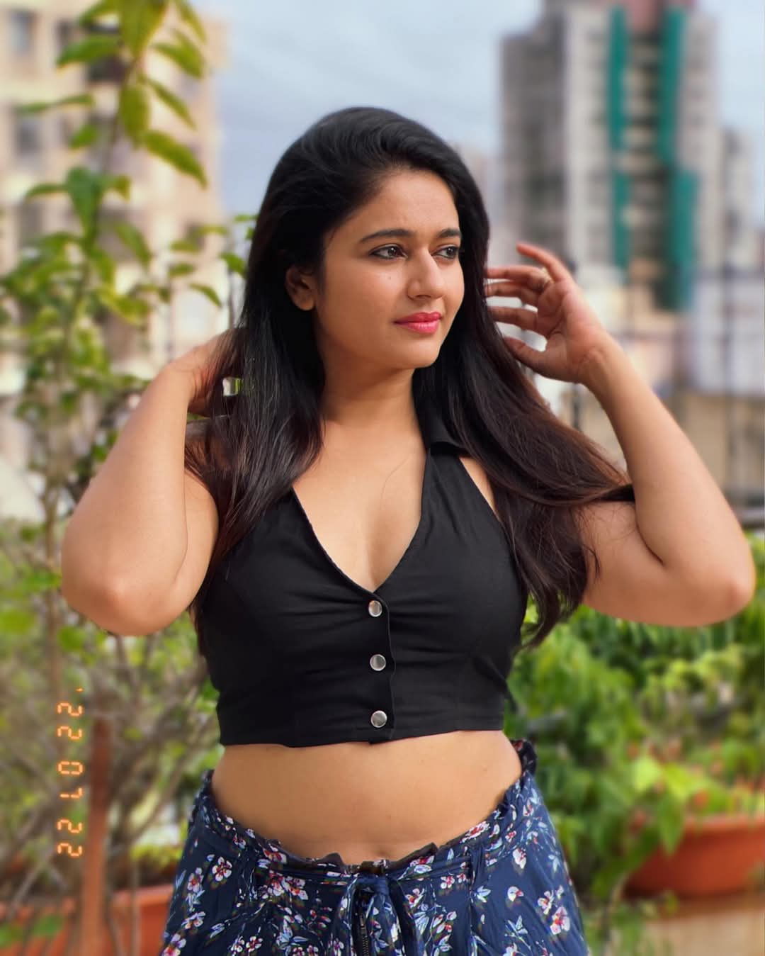 Poonam Bajwa Actress Hot HD Photos Pics Gallery Telugu Mallu Tollywood Bollywood South Actress