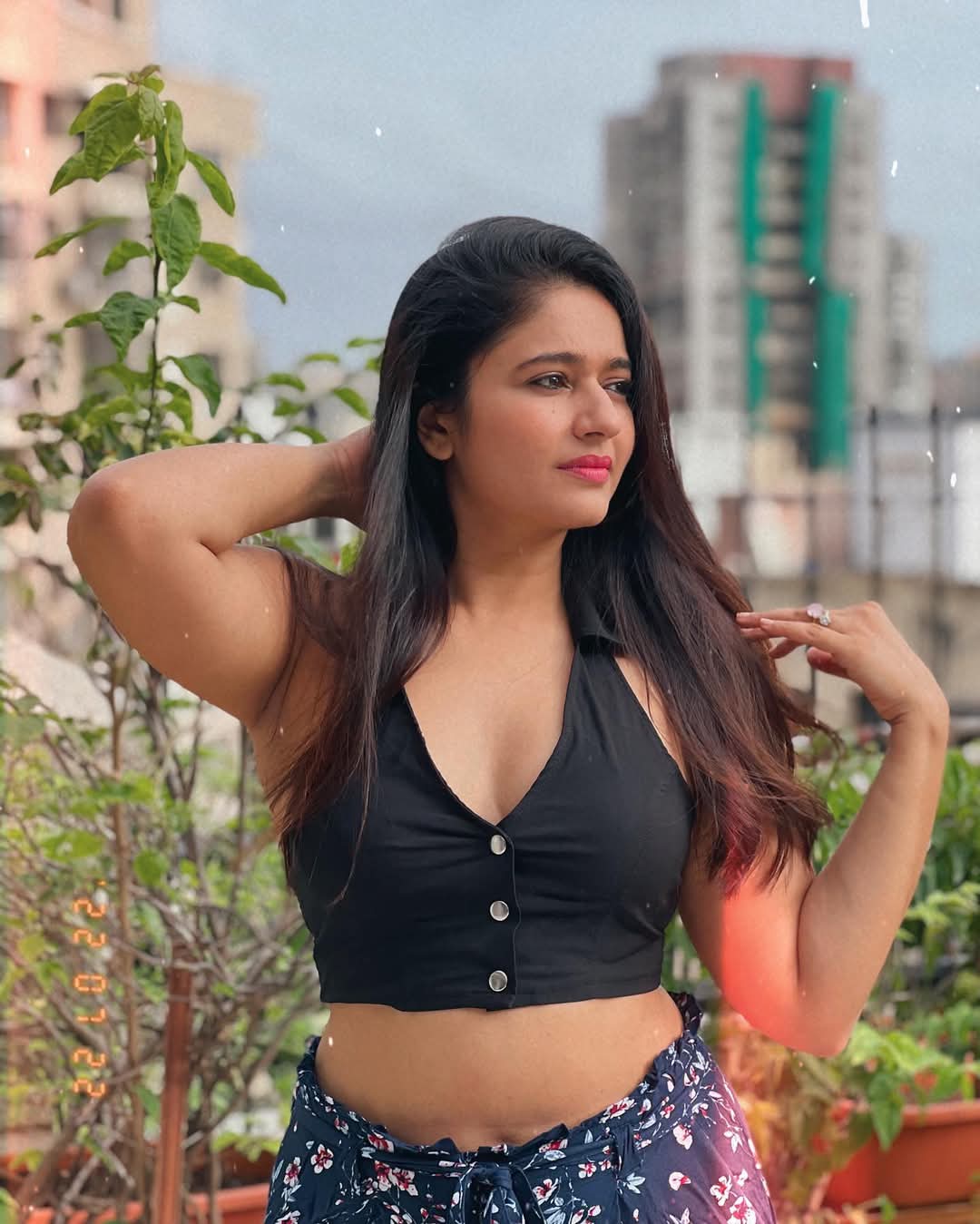Poonam Bajwa Actress Hot HD Photos Pics Gallery Telugu Mallu Tollywood Bollywood South Actress
